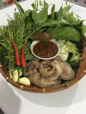 bò cuộn rau rừng