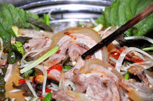 bò hấp lá tía tô