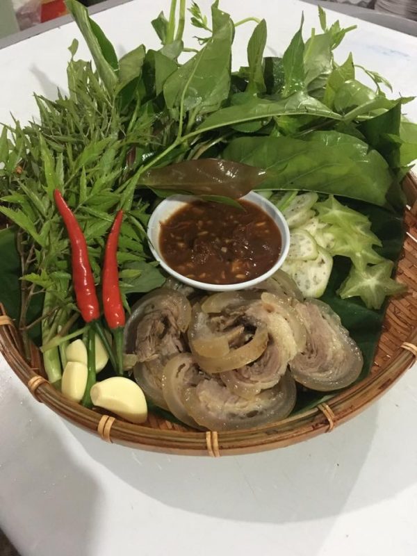 bò cuộn rau rừng